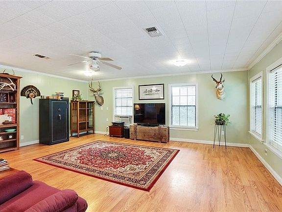 4th image of 1575 White Acres Dr