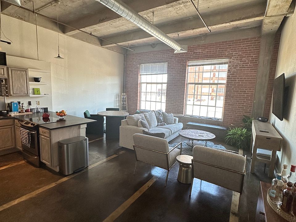 1st image of 2029 Wyandotte St APT 408