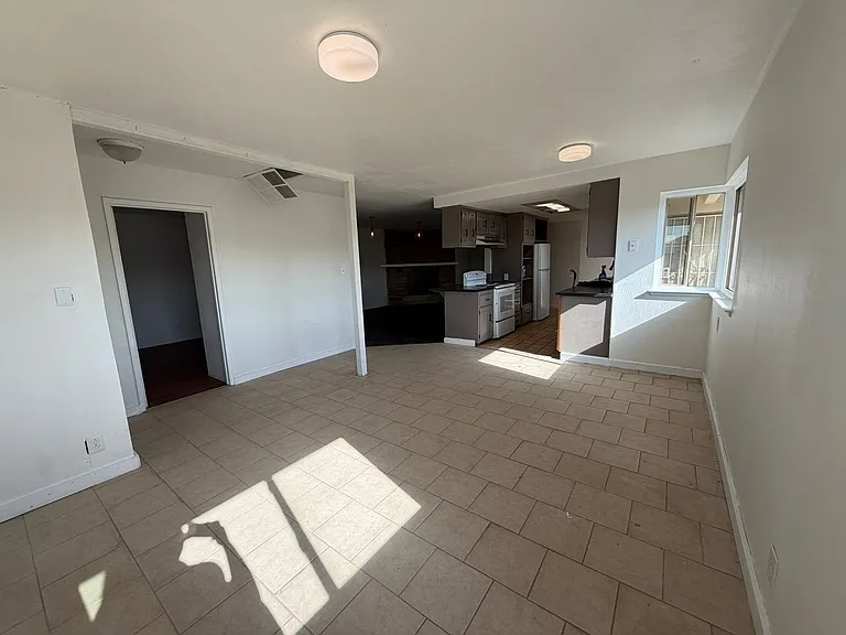 11322 Franklin Blvd — Photo 6