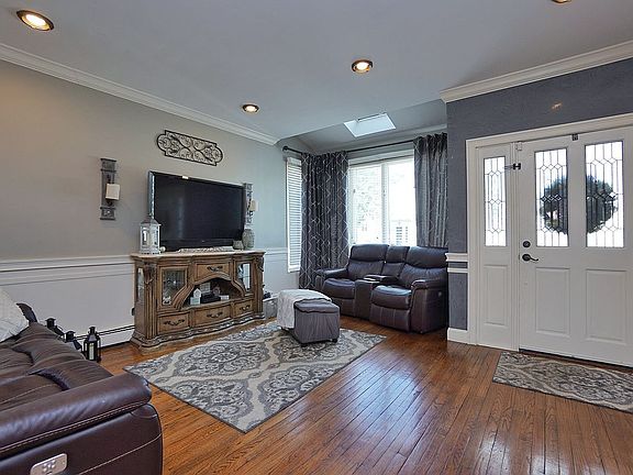 4th image of 12 Orchard Ave