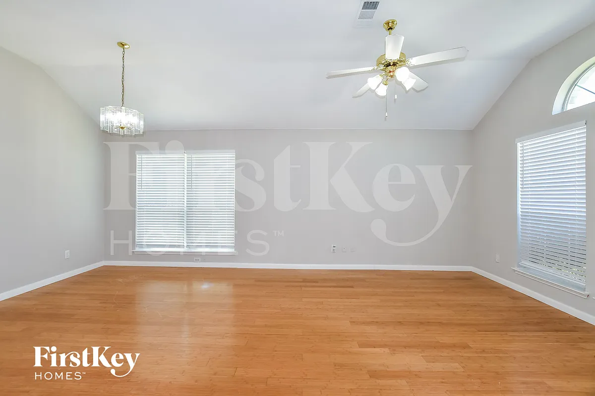 Building Photo - 106 Drake Ln