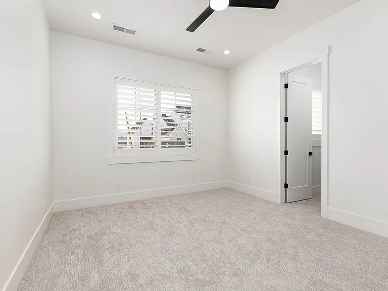 345 E Sidbury Rd — Photo 20