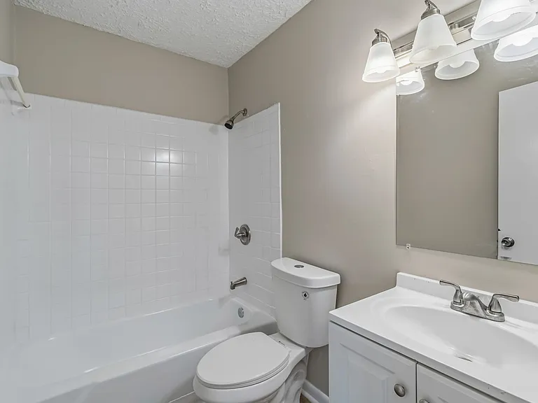 2716 Holbrook Dr #6 — Photo 15