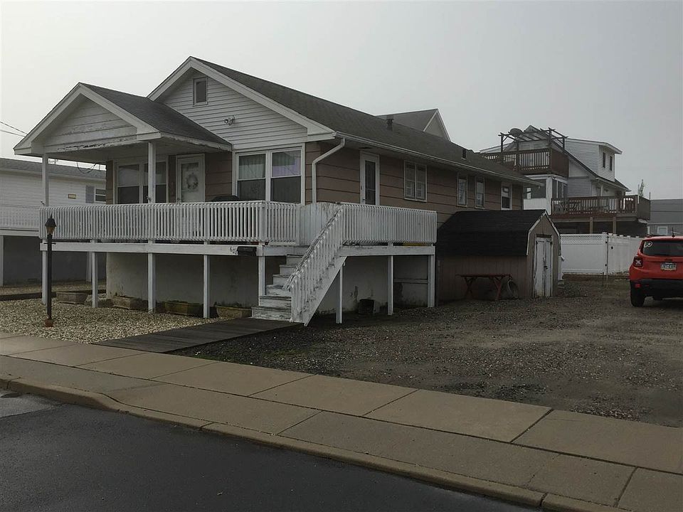 2nd image of 608 W Magnolia Ave