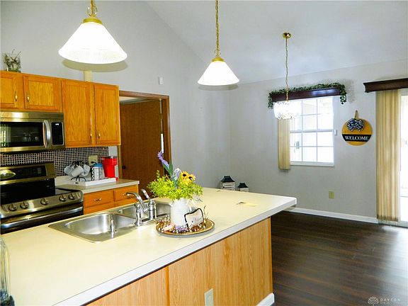 5th image of 1212 Amberlea Dr W
