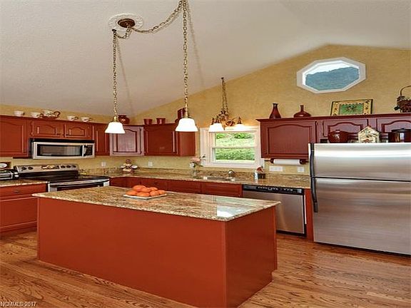 5th image of 78 Pond View Dr