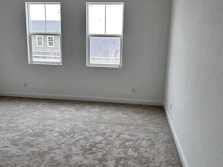 454 S Apricot Ave — Photo 3