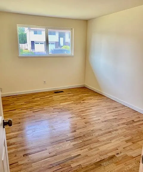 1718 Whitman Ave NE — Photo 15