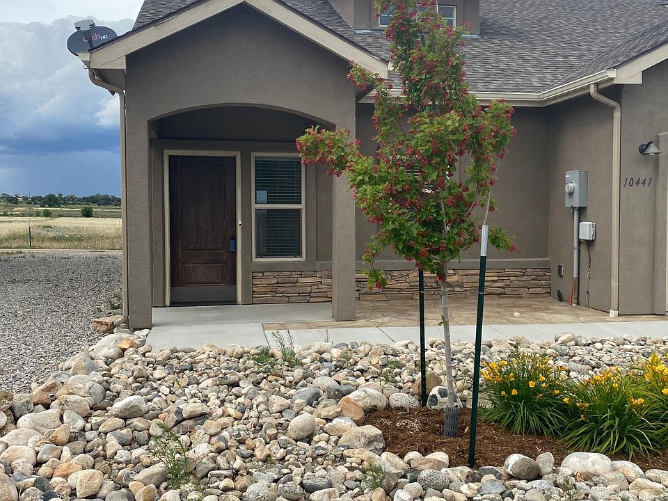 3 bedroom 2.5 bath townhome (end unit).