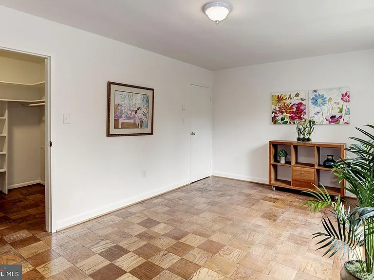 2400 41st St NW #203 — Photo 16