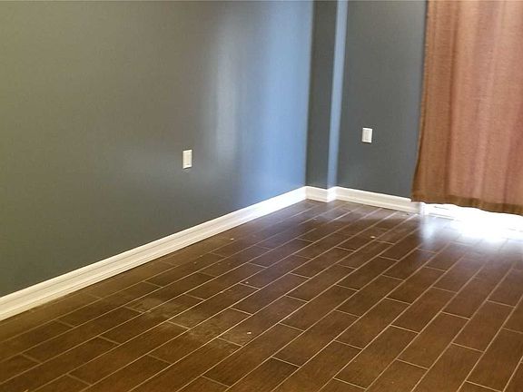 4th image of 10220 Rockaway Beach Blvd #A