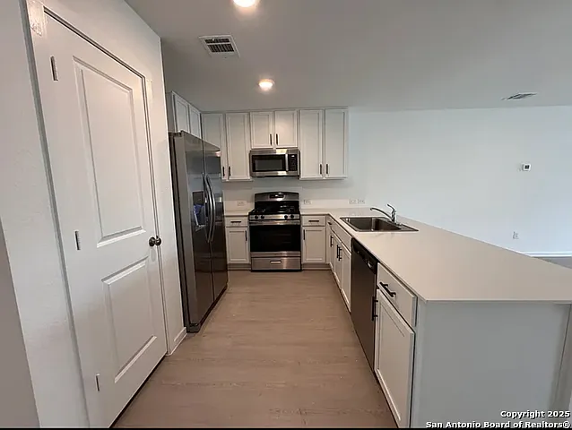 4 bed, 2.0 bath, 1700 sqft, $1,700 — Photo 3
