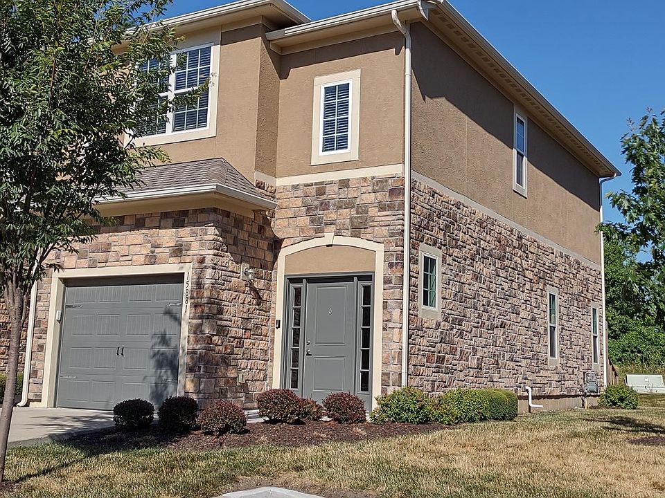 End unit townhouse