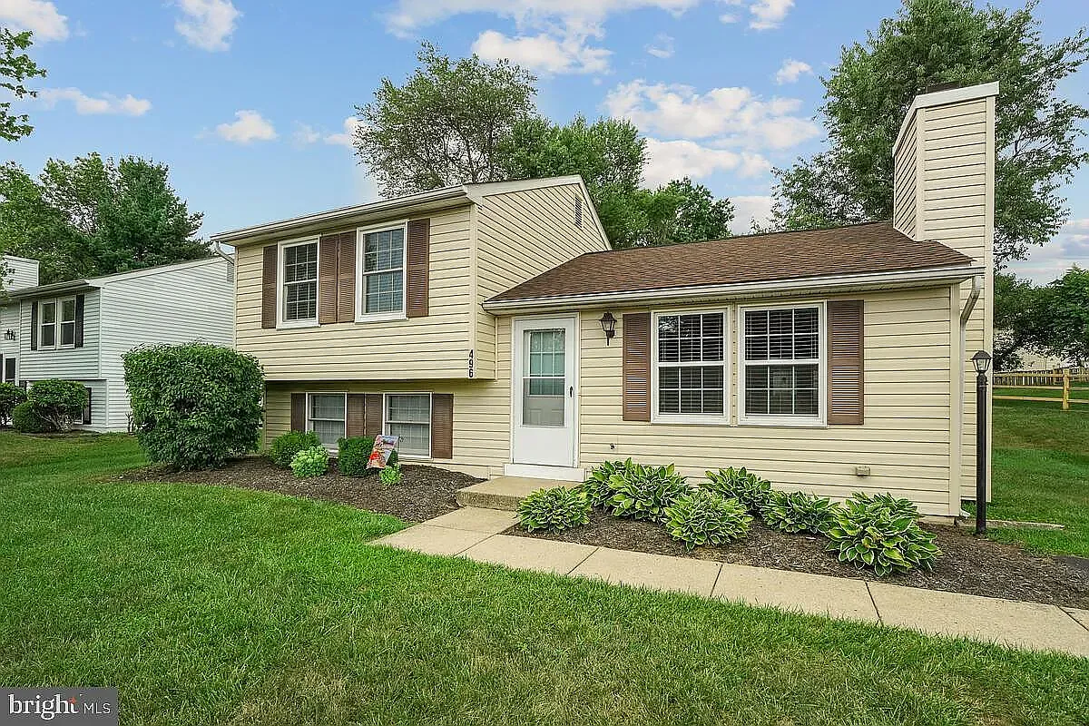 3 bed, 1.5 bath, 1232 sqft, $2,799 — Photo 2