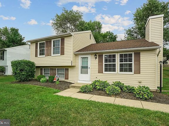 2nd image of 496 Hillcrest Dr