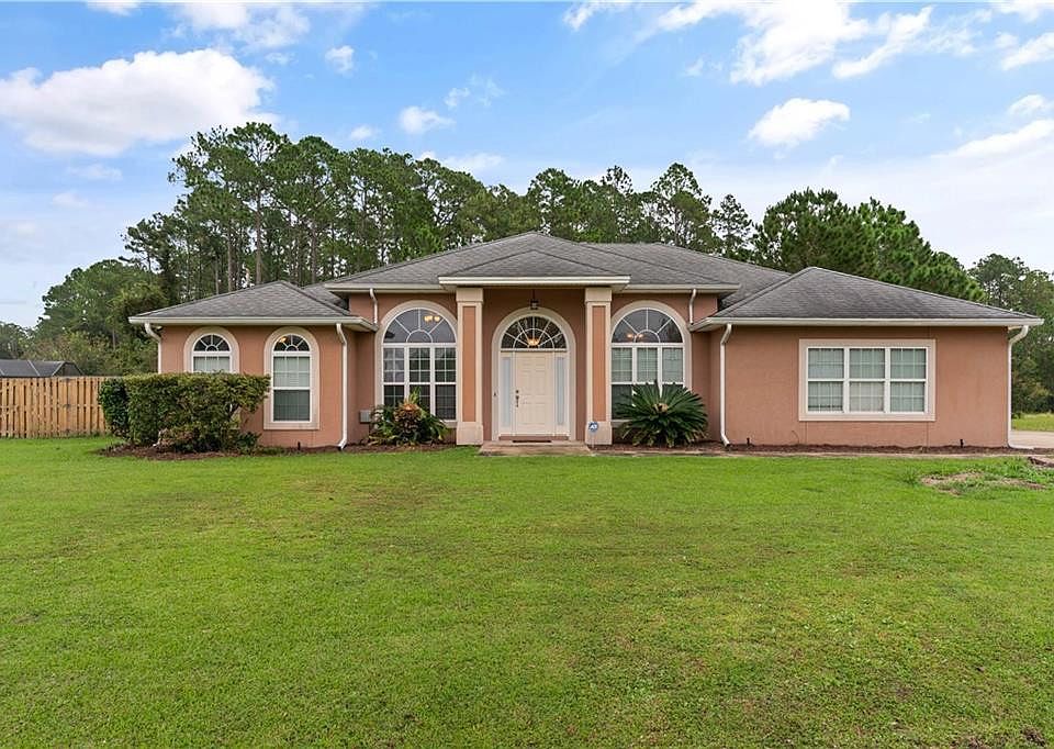 1st image of 165 Lakes Dr