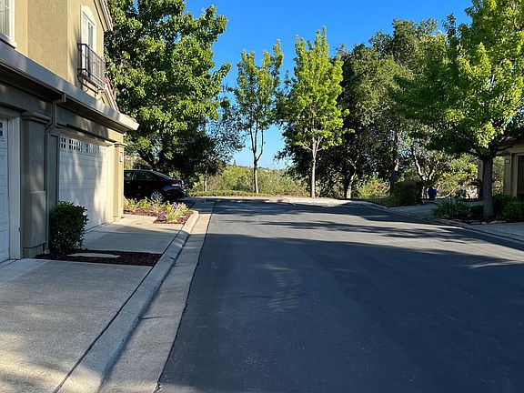 Cul De Sac close to community parking with 1 parking permit