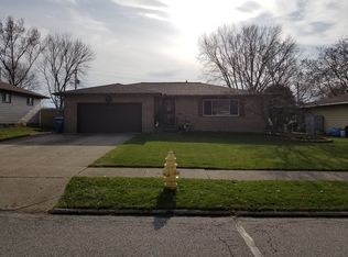 8315 Royal Ridge Dr, Parma, OH 44129