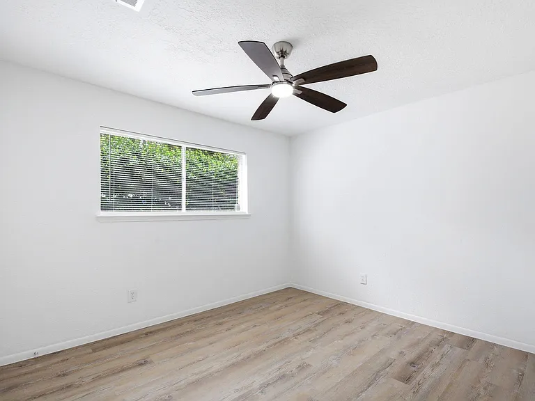 19407 Enchantford Ct — Photo 32