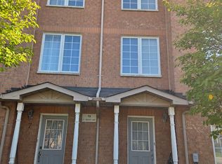 15 Saint Moritz Way S #6, Markham, ON L3R 4G2