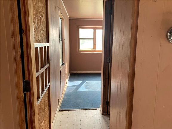 4th image of 519 Marilyn St