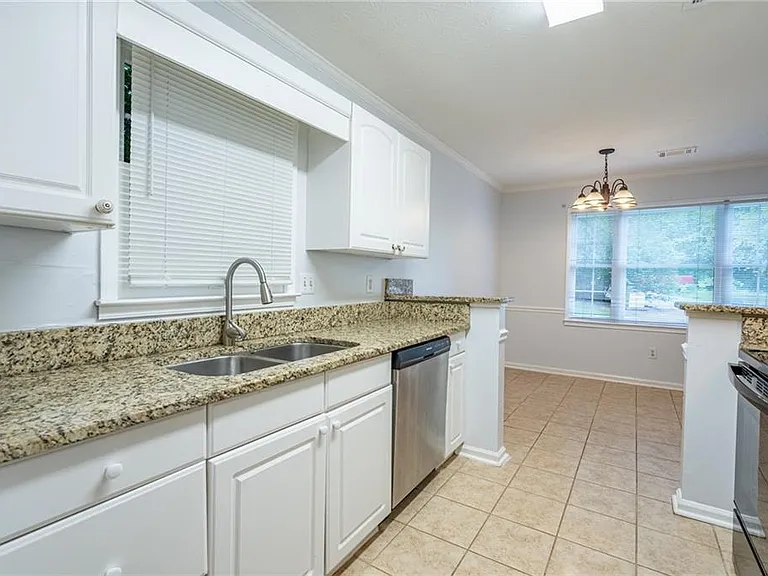 2916 Governors Ct — Photo 10