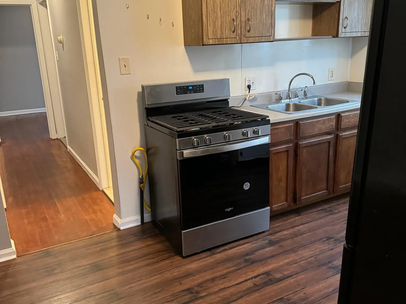 1 bed, 1200 sqft, $900 — Photo 2