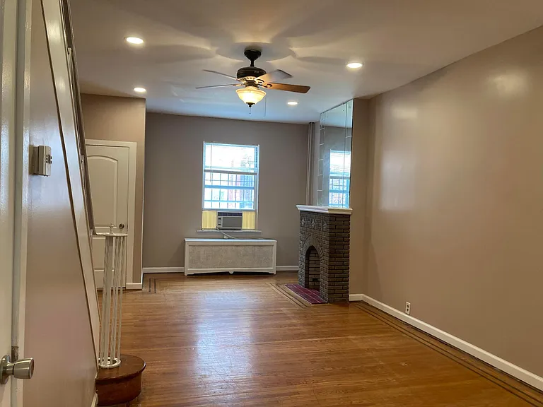 1610 S Rosewood St — Photo 1