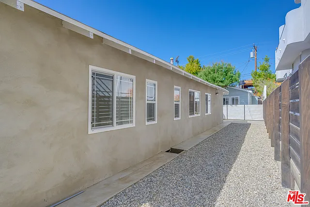 1127 N Formosa Ave — Photo 29