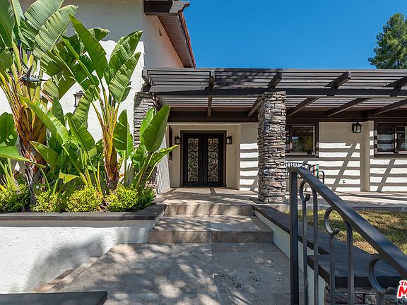 3rd image of 10 Baymare Rd