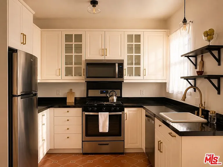 830 N Gardner St #1/2 — Photo 5