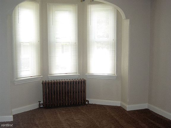 Middle Room: usually used as a bedroom. Contains a built in