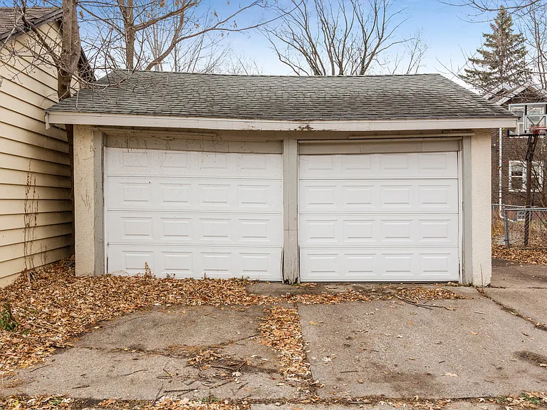 2943 Washburn Ave N — Photo 31