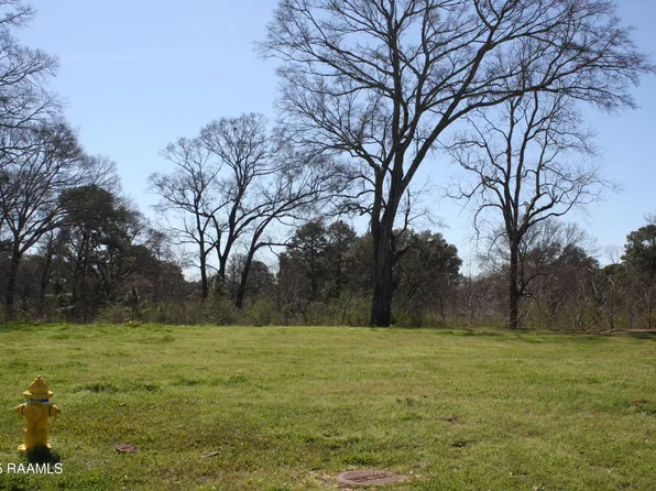300 Manor House Ln, Lafayette, LA 70507