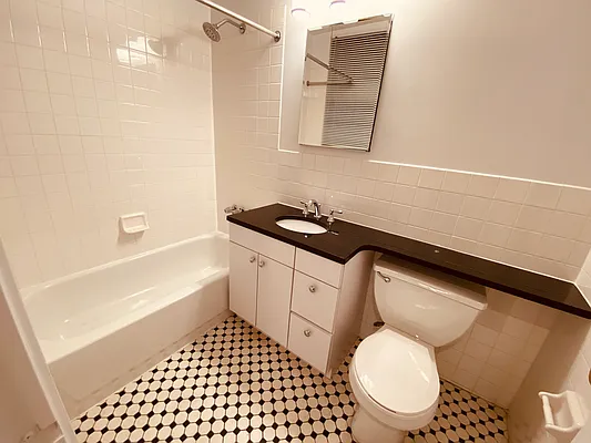 Rented by Metropolis Real Estate of Manhattan | media 11