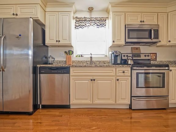 4th image of 55 Abington Ave