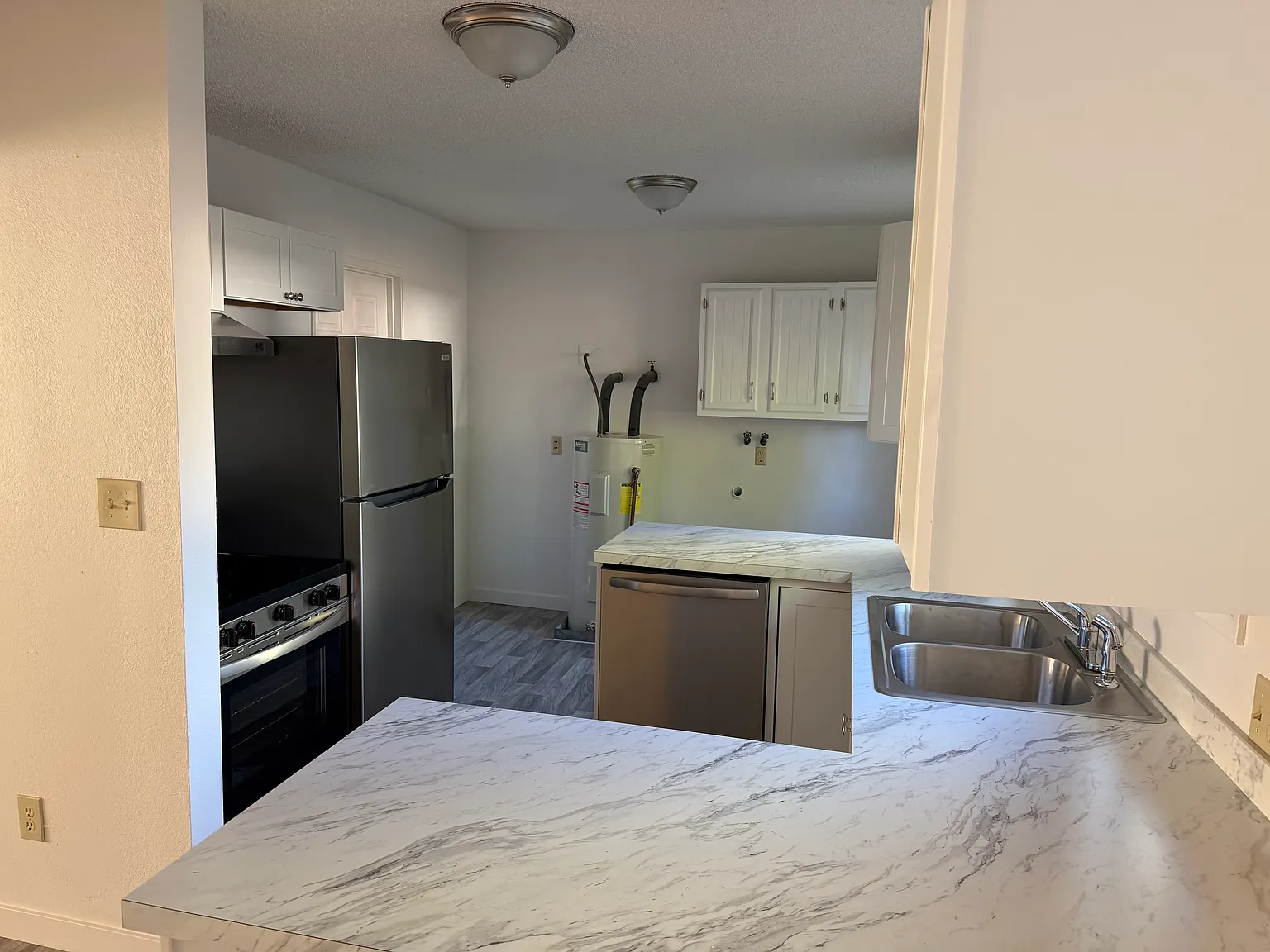 2 bed, 925 sqft, $1,550 — Photo 2