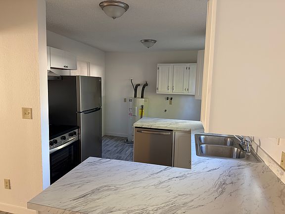 2nd image of 1637 Ivory St