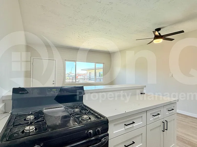 25 E Eva St #17 — Photo 5