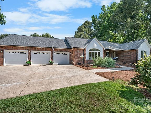 2nd image of 151 Harbourtown Dr #65/66