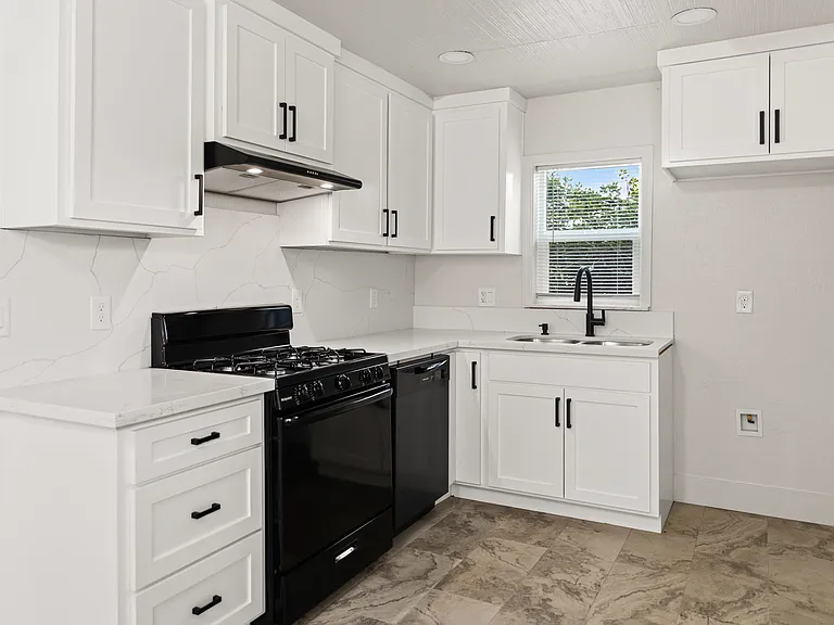 627 S Chinowth St #1 — Photo 6
