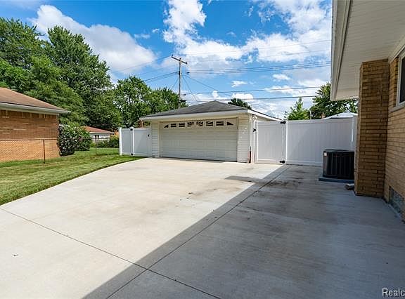 2nd image of 21244 Arcyle Dr