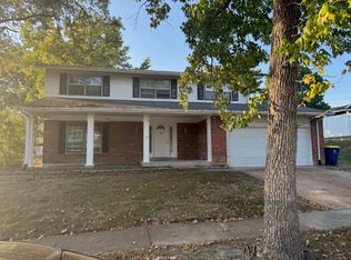 2 Foxcliff Ct, Ballwin, MO 63011