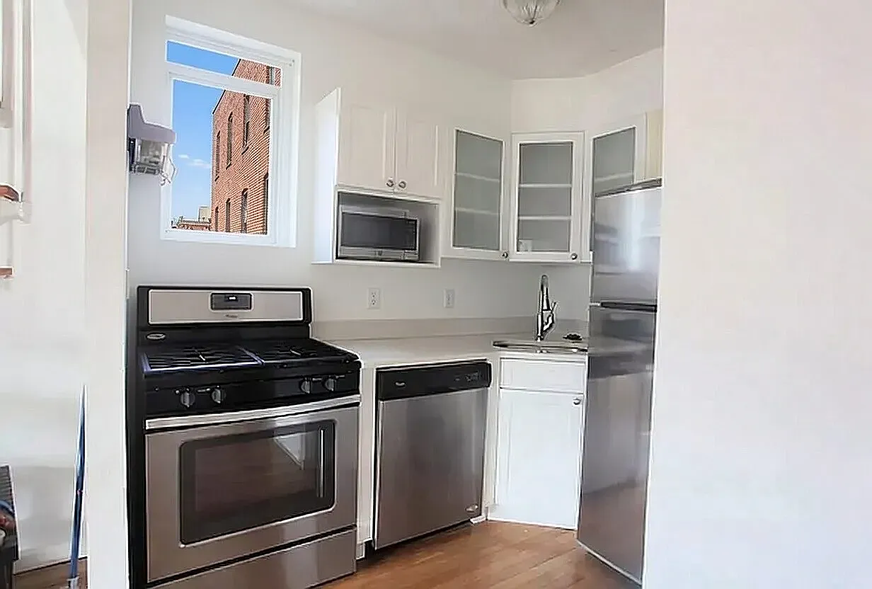 259 Elizabeth Street — Photo 2