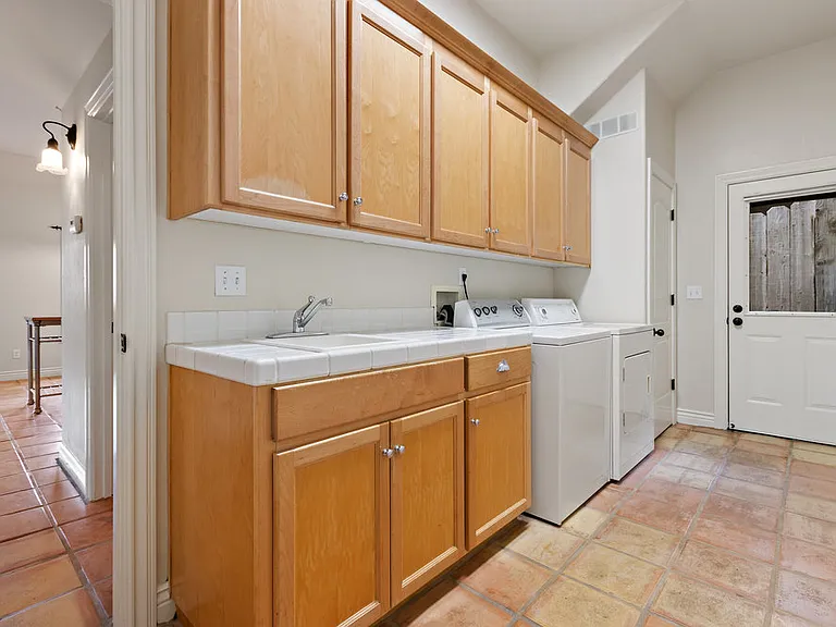 6362 Broadway Ter — Photo 20