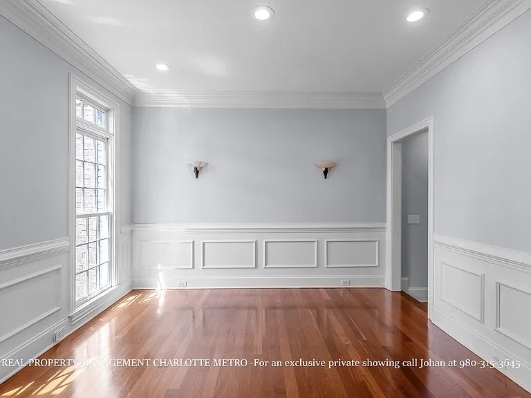 529 Queens Rd — Photo 56