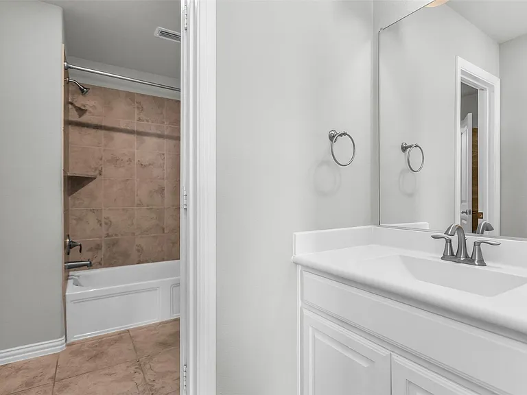 6333 Hall Rd #1 — Photo 29