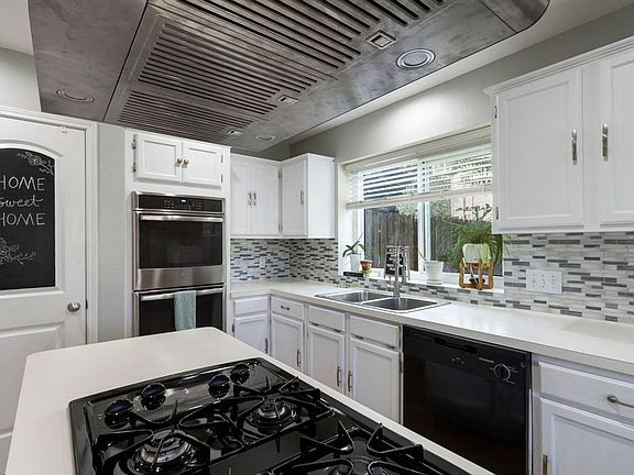 5th image of 10825 Spruce Dr N