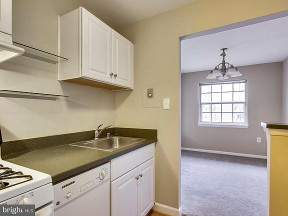 5th image of 1954 Kennedy Dr APT 202