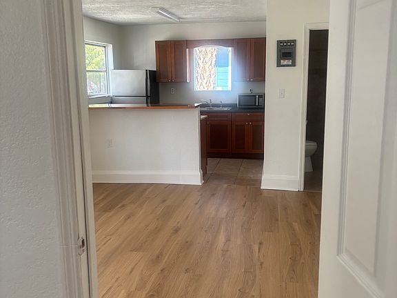 5th image of 2112 W Saint Louis St